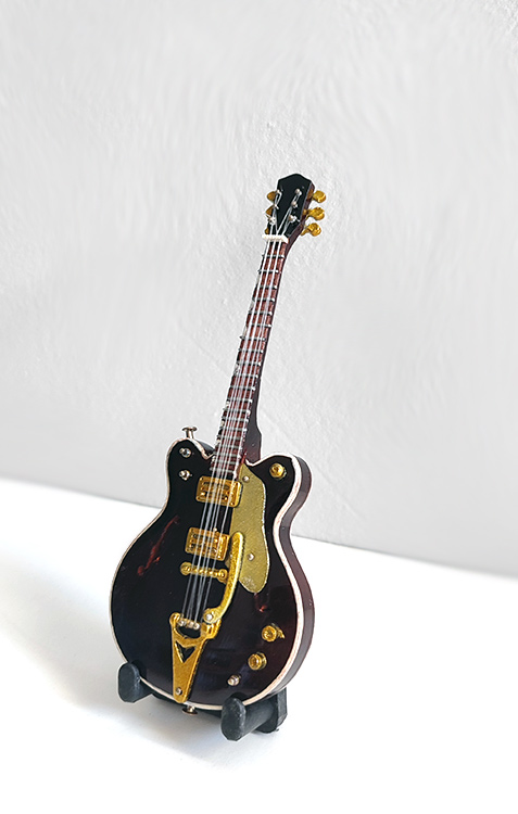 Guitare Miniature de Collection style Beatles – Format Baby