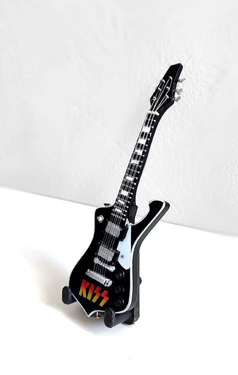 Guitare Miniature style KISS Paul Stanley "Iceman" – Format Baby