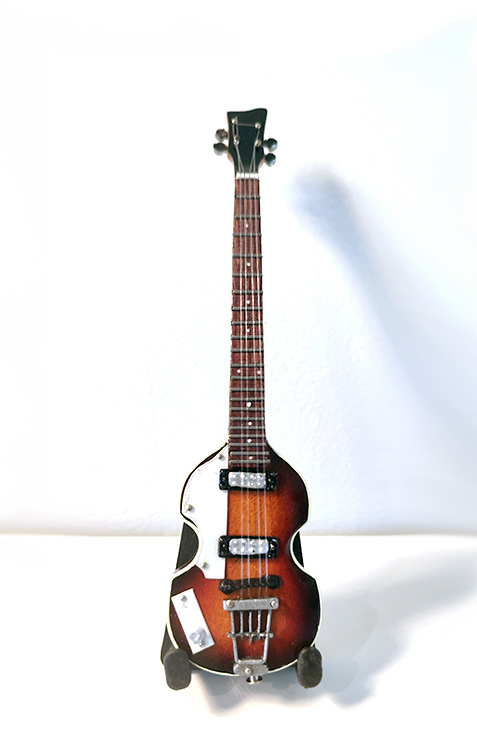 Guitare Basse Miniature - The Beatles - Paul McCartney