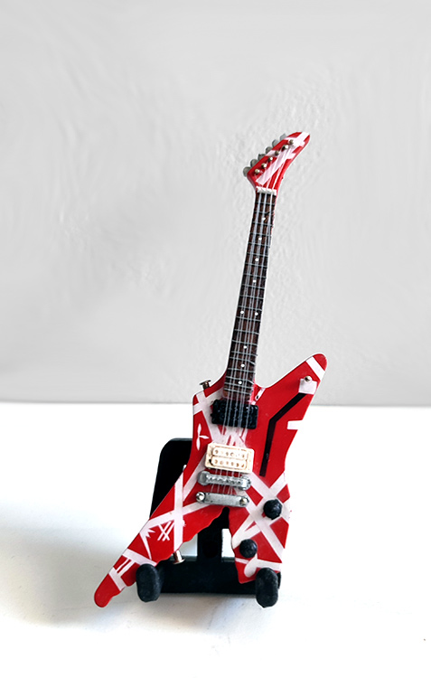Guitare Miniature de Collection style Van Halen SHARK DESTROYER – Format Baby