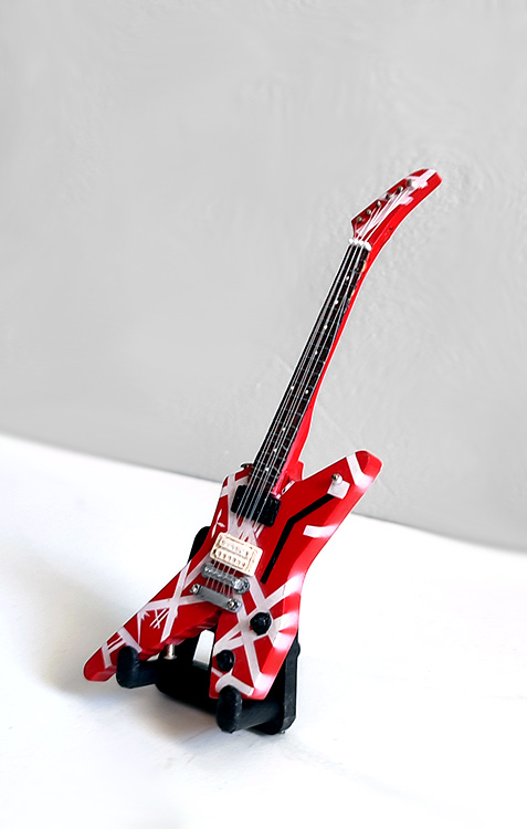 Guitare Miniature de Collection style Van Halen SHARK DESTROYER – Format Baby